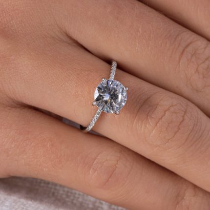 Round Cut 2 Carat Solitaire Ring – Timeless Sparkle & Pave Band Detail