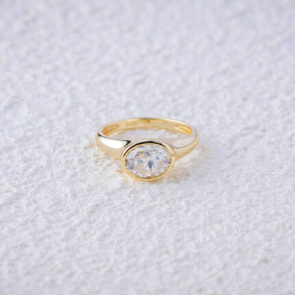 2.0 CT Oval Cut Moissanite Signet Ring - Gold